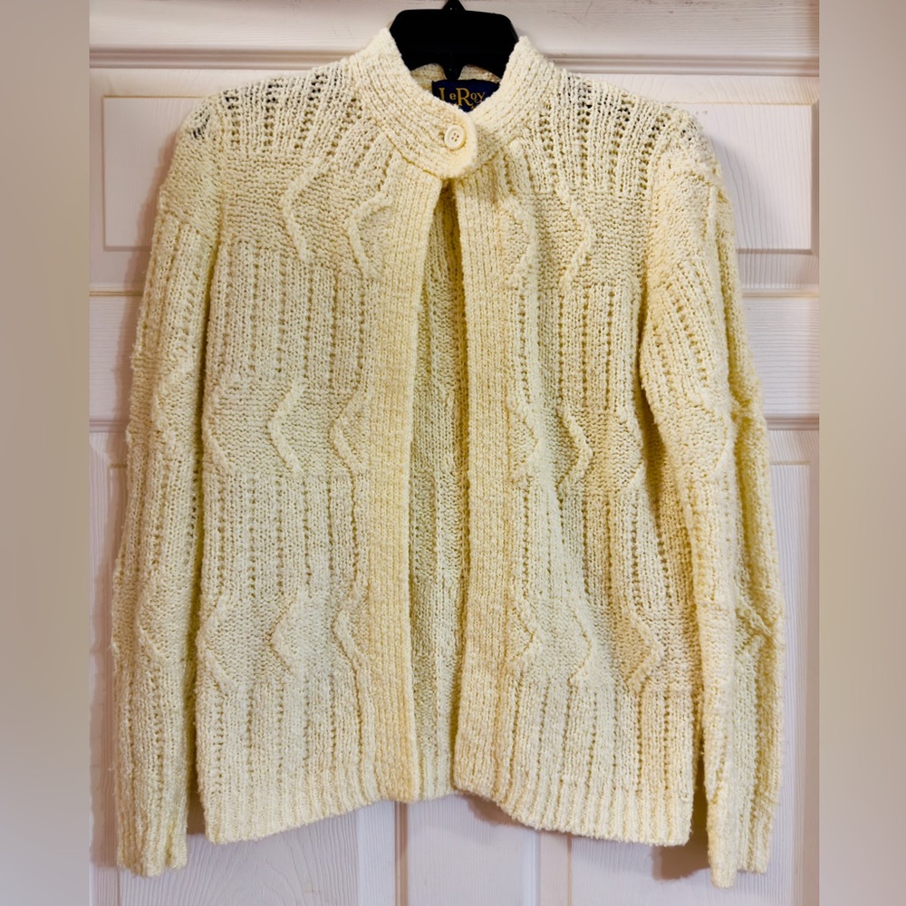 Vintage LeRoy Knitwear Women’s 100%‎ Wool Cream One Button Cardigan Sweater Sz M